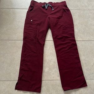 Figs Kade Cargo Scrub Pants in Burgundy, M